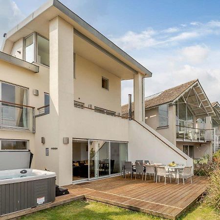 Cotswolds Lakehouse, With Hot Tub & Spa Access, Lower Mill Estate Somerford Keynes 外观 照片