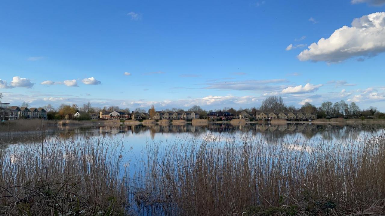 Cotswolds Lakehouse, With Hot Tub & Spa Access, Lower Mill Estate Somerford Keynes 外观 照片