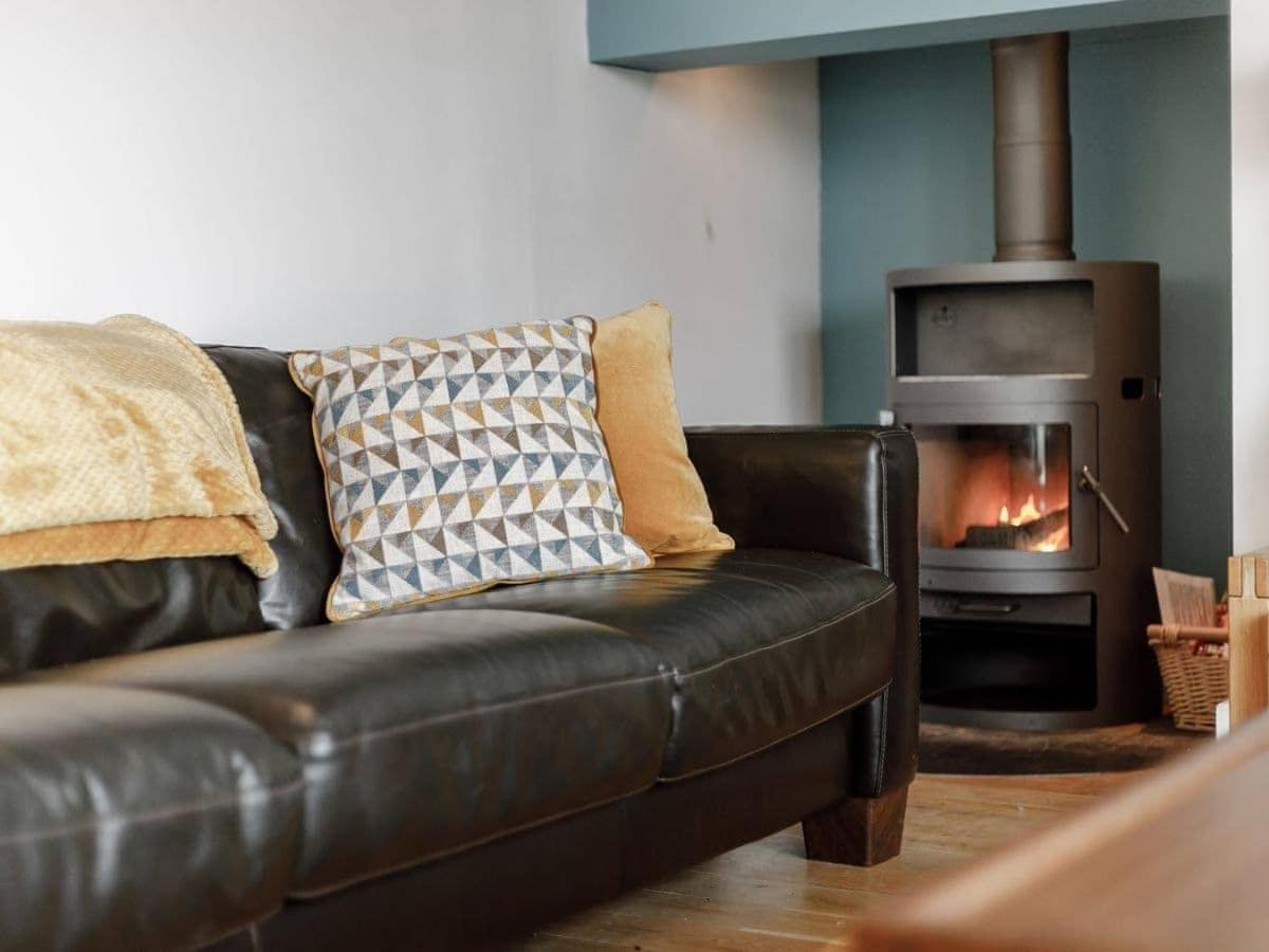 Cotswolds Lakehouse, With Hot Tub & Spa Access, Lower Mill Estate Somerford Keynes 外观 照片